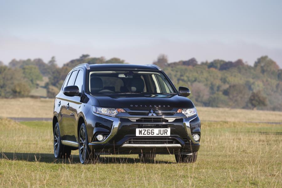  Mitsubishi Outlander PHEV Juro 2016 года  (UK) (фото 14 из 46)